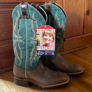 Brand new never worn, with tags! Justin cowboy boots. Square toe.